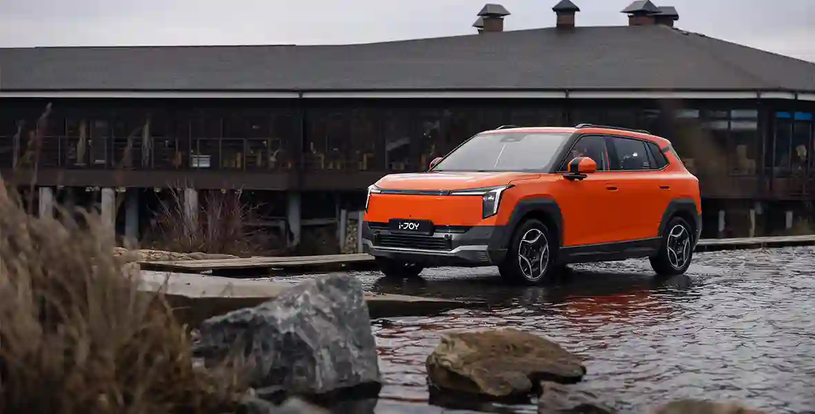 Новость EVOLUTE (Тихо едет, громко лает: чем удивил доступный российский электромобиль)